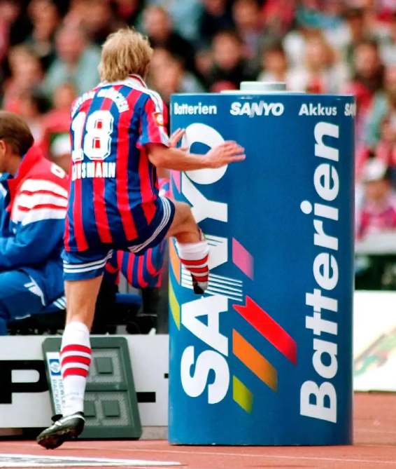 <a href=https://ws-tek.com/tag/kelinsiman.html target=_blank class=infotextkey>克林斯曼</a>一腳踢破廣告桶成就了傳奇