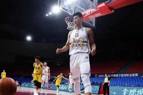 CBA一個賽季要打多少場比賽？