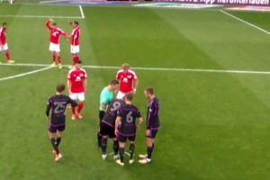 露頭就秒！凱恩的任意球此刻已成藝術