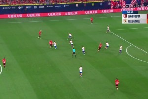 山東助教團(tuán)激烈質(zhì)疑邊裁，其中一人被直紅罰下場