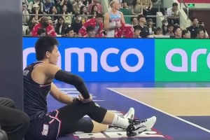 焦泊喬受傷沒(méi)人管？！新疆隊(duì)球員克里克在替補(bǔ)席喊人趕緊過(guò)來(lái)！