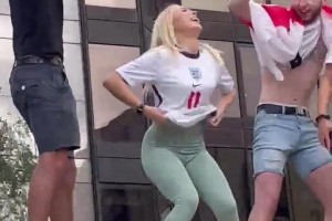 網(wǎng)飛出英格蘭歐洲杯決賽紀錄片，女球迷：為啥我脫衣慶祝沒入鏡？