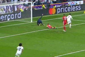 2017年的今天，c羅上演帽子戲法，皇馬擊敗拜仁